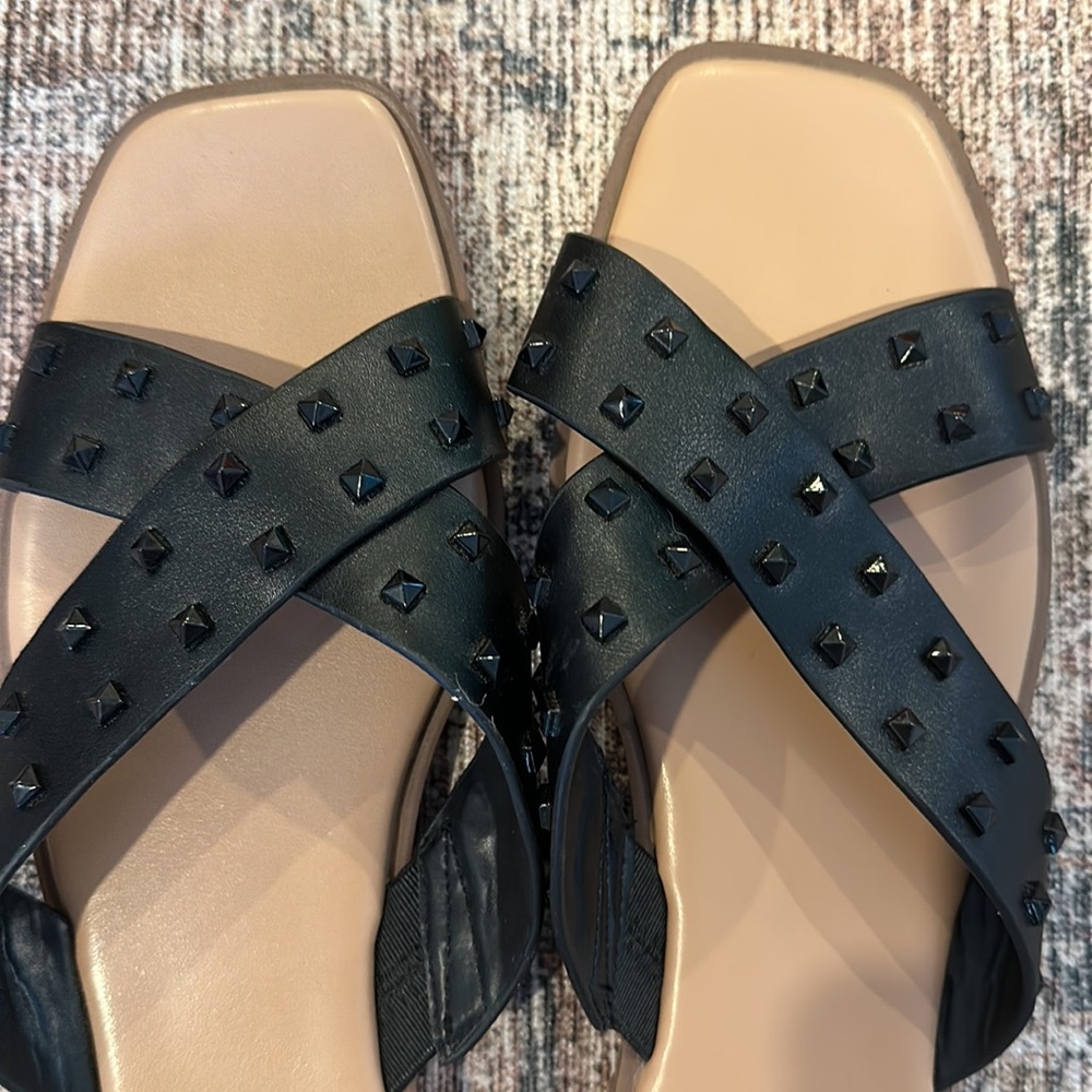 A NEW DAY WOMEN’S Sandals Black Stud Criss Cross Flats Women’s size 8 - Picture 4 of 6
